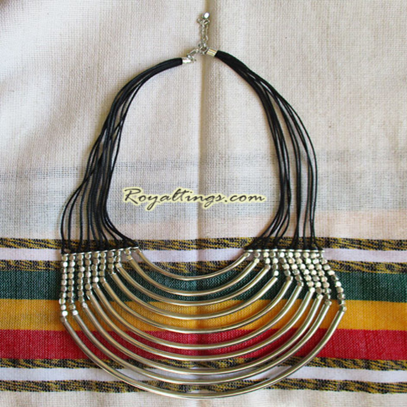 Collier plastron tribal ethnique